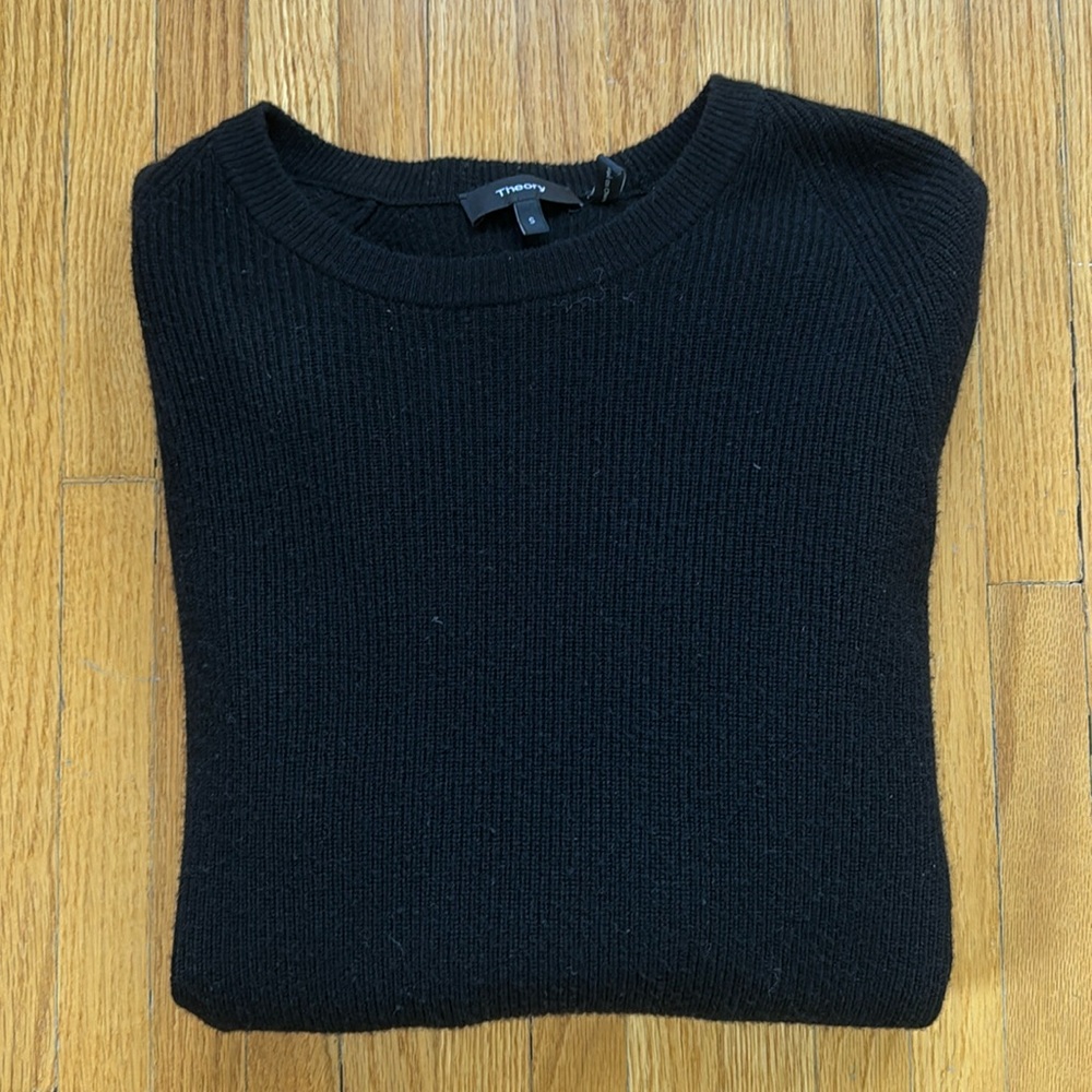 Theory Hilles Crewneck Cashmere Sweater